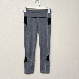 Lululemon Size 2 Pace Rival Crop Leggings Gray Black Yoga